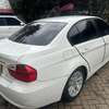 BMW 320i thumb 1