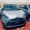 Toyota sienta hybrid 2018 thumb 3