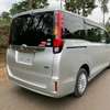 Toyota Noah thumb 6