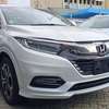 Honda Vezel Hybrid white 2018 thumb 0