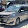 Toyota Noah Gold 2018 new Shape thumb 0