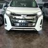 Toyota NOAH wxb sunroof thumb 0