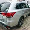 Mitsubishi Outlander 7seater thumb 7