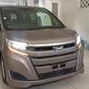 Toyota Noah hybrid Gold 2018 thumb 1