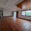 6 Bed Villa with En Suite in Lavington thumb 5