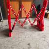 Portable expandable safety barricade thumb 1