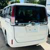 Toyota Noah 2018 thumb 8