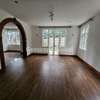 5 Bed House with En Suite in Rosslyn thumb 11