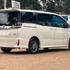 Toyota Voxy 2016 White 7-Seater Automatic thumb 0