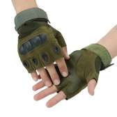 Tactical fingerless gloves