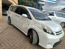 7 seater Isis For Hire in Nairobi
