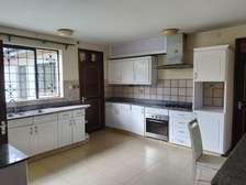 5 Bed House with Swimming Pool at Ridgeways