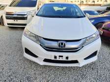 Honda Grace white hybrid 2017