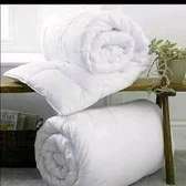 King-size white striped duvet