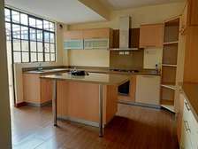 4 Bed House with En Suite in Ridgeways