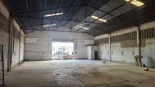 4,900 ft² Warehouse with Parking in Industrial Area