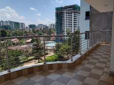 4 Bed Apartment with En Suite in Parklands