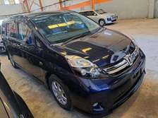 Toyota isis7 seater