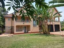 4 Bed Villa with En Suite in Rosslyn