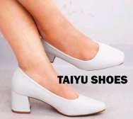 Low heeled ladies shoes