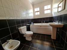 5 Bed House with En Suite at Windsor