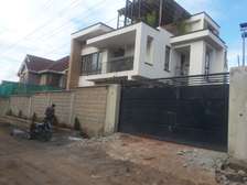 Beautiful 4 BR Roofless house plus Sqs in Ongata Rongai