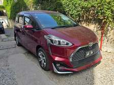 Toyota Sienta redwine