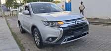 Mitsubishi Outlander  2018 silver