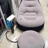 Inflatable seat with footrest