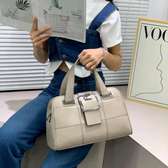 Elegant shoulder handbags
