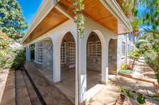 6 Bed House with En Suite at Nzohe