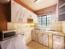 5 Bed House in Ridgeways