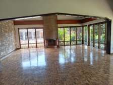 7 Bed House with En Suite in Lake View