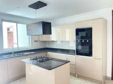 Serviced 4 Bed Apartment with En Suite in Riverside