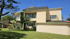 5 Bed House with En Suite in Runda