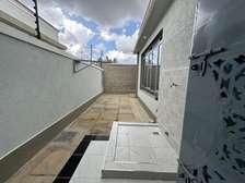 Modern 3-Bedroom House with Driveway & Large Windows
