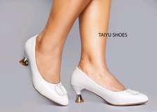 Closed low taiyu heels