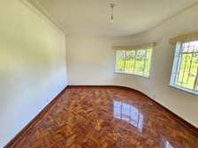 6 Bed House with En Suite in Rosslyn