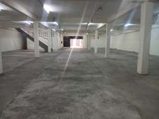 20,000 ft² Warehouse with Parking in Industrial Area