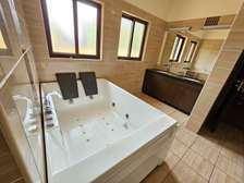 4 Bed Apartment with En Suite at