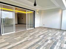 3 Bed Apartment with En Suite in Riverside