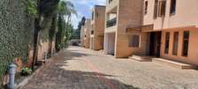 4 Bed Villa with En Suite in Lavington
