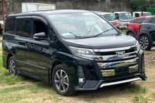 TOYOTA NOAH (WE ACCEPT HIRE PURCHASE)