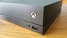 Xbox one x 4k 1TB console