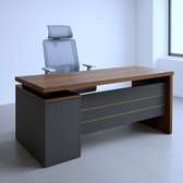 Office Desk: 1.4m Worktop Versatile Usage Executive Desk