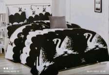 <®} ÷<black duvet