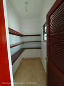 2 Bed Apartment with En Suite at Rhapta Road