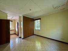 4 Bed House with En Suite in Runda