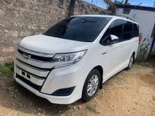 Toyota Noah Hybrid white 2018 2wd