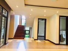 5 Bed Townhouse with En Suite in Kitisuru